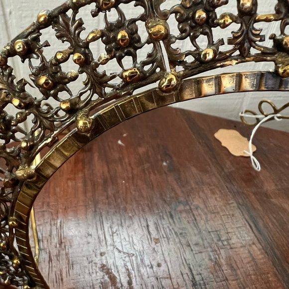 Brass metal crown
Handmade from Madrid Spain - Picture 5 of 8